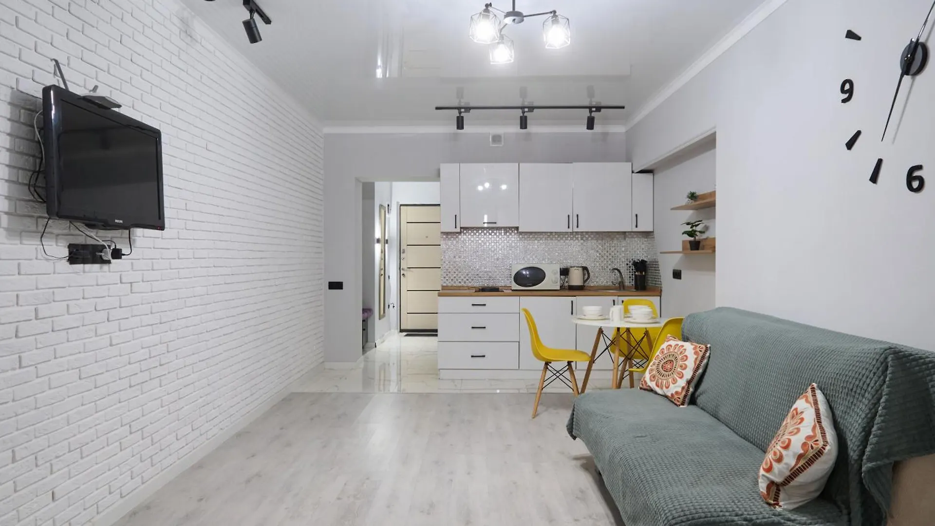 One Bedroom Apartment Next To Arbat In Almat 0*, Almaty